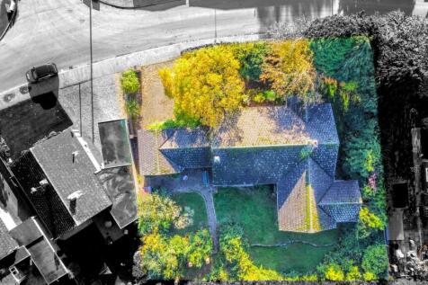 4 bedroom detached bungalow for sale