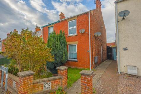 2 bedroom semi-detached house for sale