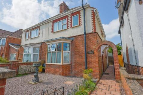 2 bedroom semi-detached house for sale