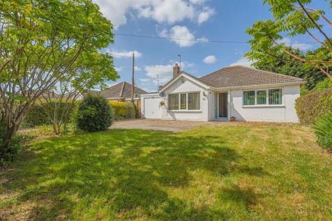 2 bedroom detached bungalow for sale