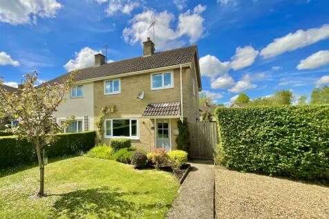 Queen Elizabeth Road, Cirencester 3 bed semi