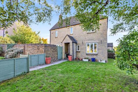 Century Close, Cirencester 3 bed end of terrace house for sale