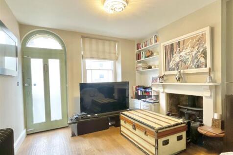 Central Cirencester 4 bed end of terrace house for sale