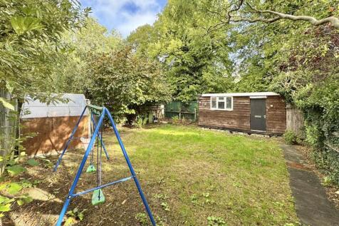 Cirencester 2 bed maisonette for sale