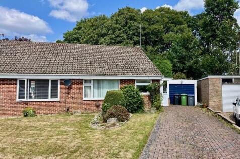 2 bedroom semi-detached bungalow for sale