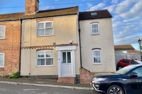 4 bedroom semi-detached house for sale