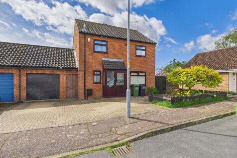 Brancaster Way, Swaffham 3 bed link detached house for sale