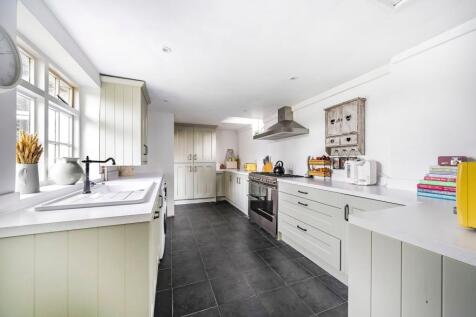 A charming 3/4 bedroom character... 3 bed cottage for sale