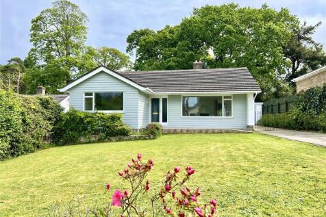 Curzon Way, Christchurch BH23 2 bed bungalow for sale
