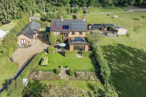 6 bedroom detached house for sale