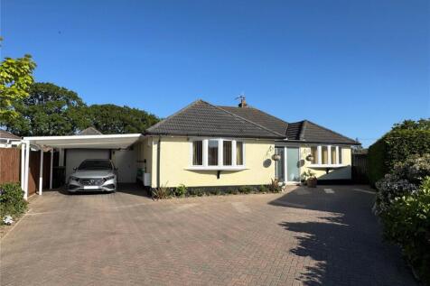 Fenleigh Close, Barton On Sea... 3 bed bungalow for sale
