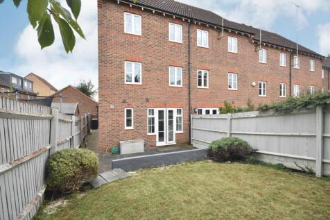 4 bedroom end of terrace house for sale