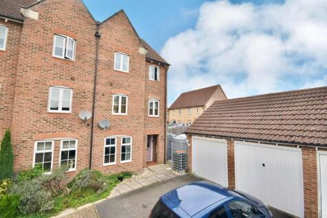 4 bedroom end of terrace house for sale