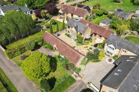 Main Road, Shutlanger, NN12 5 bed detached house for sale
