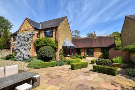 Main Road, Shutlanger, NN12 5 bed equestrian property for sale