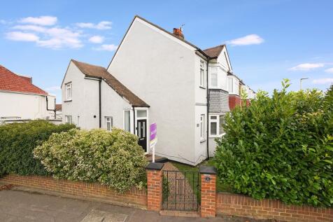 4 bedroom end of terrace house for sale