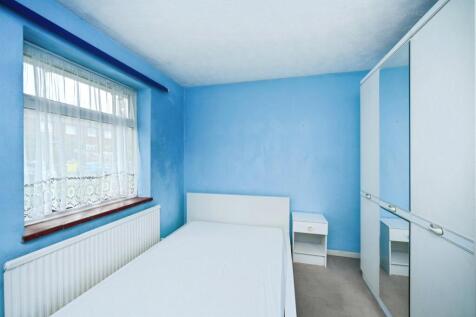 5 bedroom semi-detached house for sale
