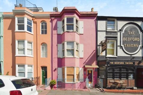 4 bedroom maisonette for sale