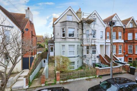 3 bedroom maisonette for sale