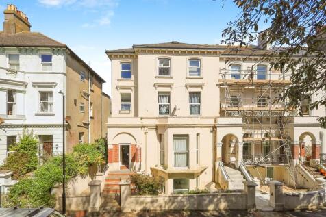 2 bedroom ground floor flat for sale