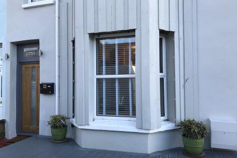 6 bedroom terraced house for sale