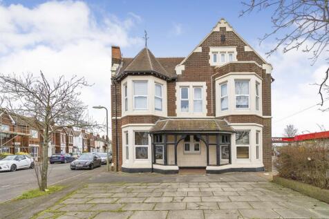 Studio flat for sale