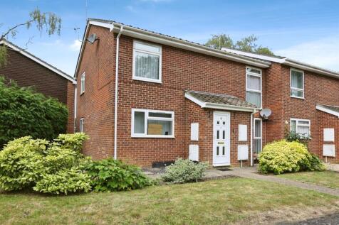 2 bedroom maisonette for sale