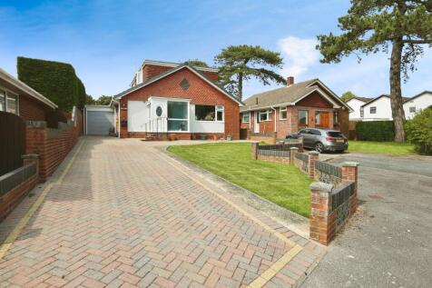 4 bedroom detached bungalow for sale