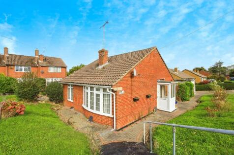 2 bedroom semi-detached bungalow for sale