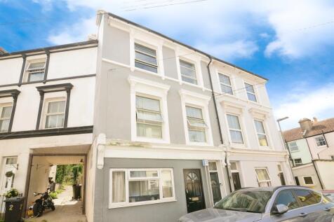 3 bedroom maisonette for sale