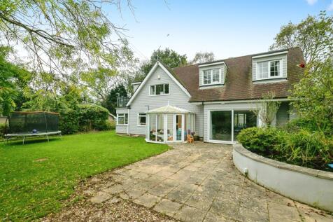 6 bedroom detached house for sale