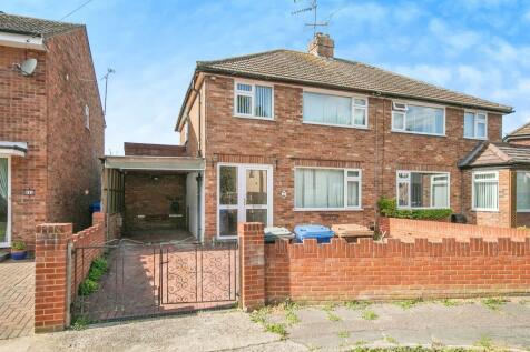 3 bedroom semi-detached house for sale