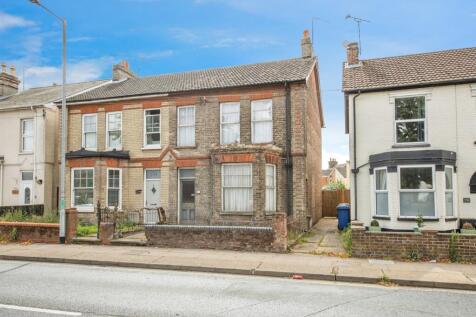 4 bedroom semi-detached house for sale