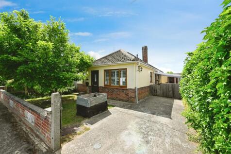 2 bedroom detached bungalow for sale