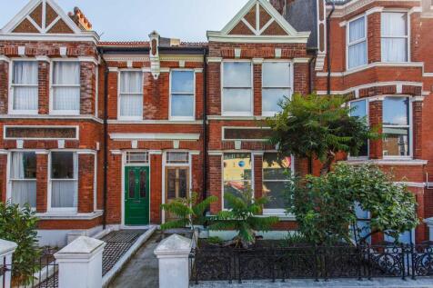 4 bedroom terraced house for sale