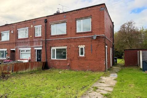 4 bedroom end of terrace house for sale