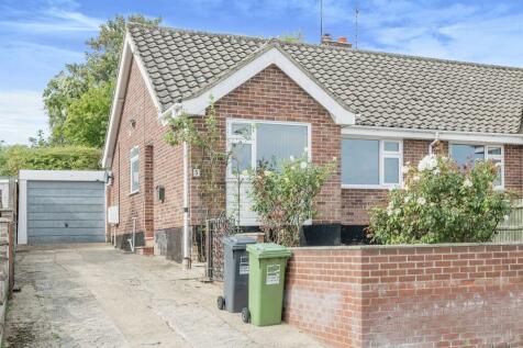 2 bedroom semi-detached bungalow for sale