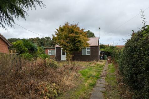 2 bedroom detached bungalow for sale