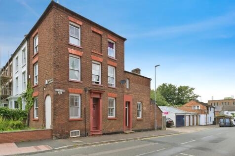 2 bedroom ground floor flat for sale