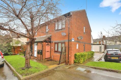 1 bedroom ground floor flat for sale