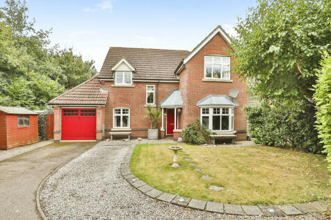 4 bedroom detached house for sale