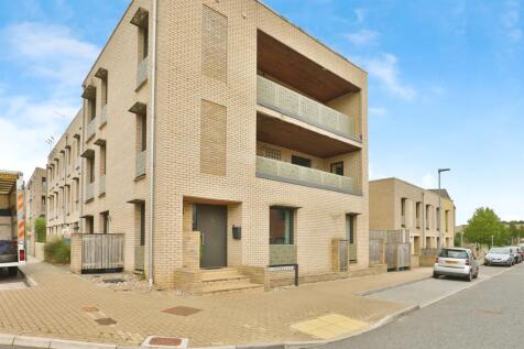2 bedroom ground floor flat for sale