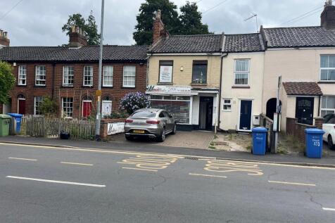 Terraced house for sale