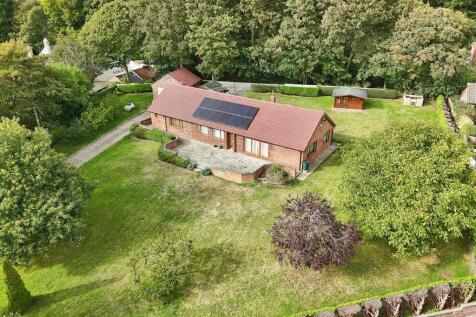 4 bedroom detached bungalow for sale