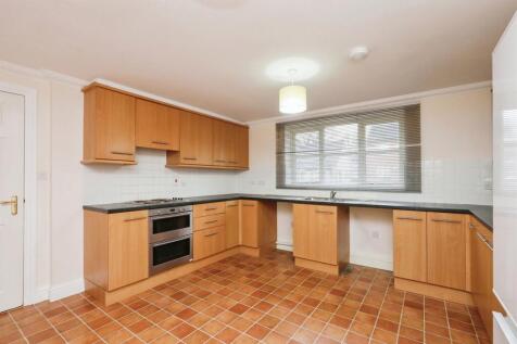 2 bedroom ground floor flat for sale