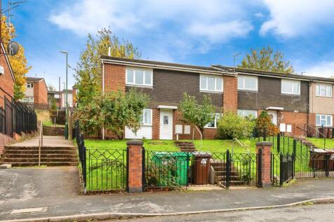 4 bedroom end of terrace house for sale