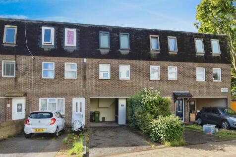 3 bedroom town house for sale