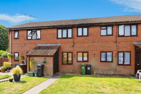 1 bedroom ground floor flat for sale