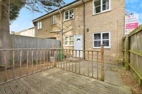 1 bedroom ground floor flat for sale