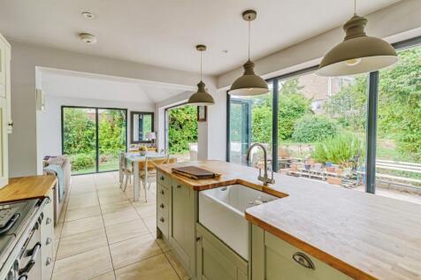 4 bedroom detached bungalow for sale